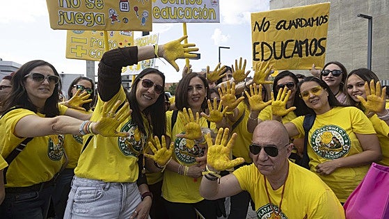 Fotos | Así ha sido la protesta de los técnicos de Infantil de Extremadura