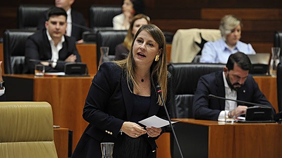 Sandra Valencia convoca a los sindicatos docentes para conocer sus demandas
