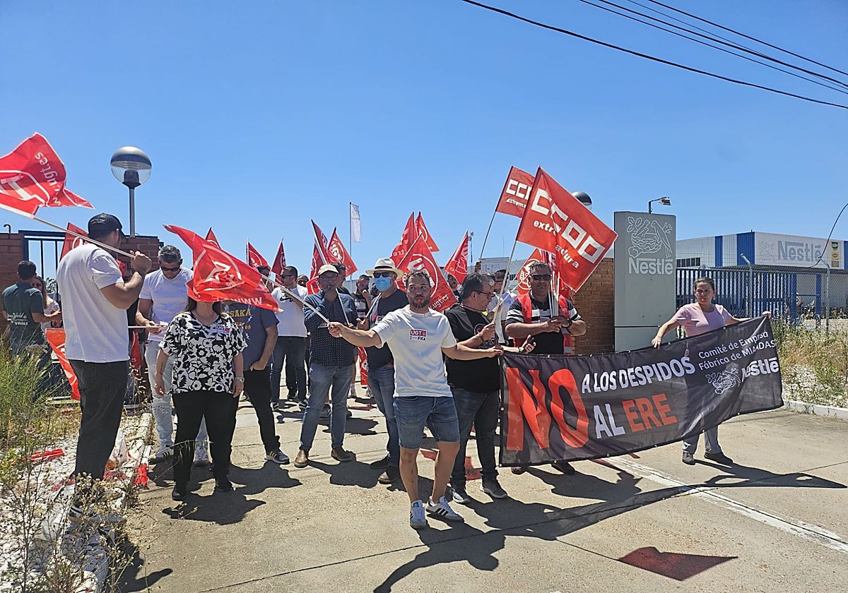 La plantilla de Nestlé en Miajadas protesta contra el ERE propuesto por ...