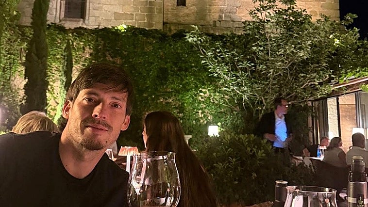 David Silva disfruta de la gastronomía de uno de los restaurantes más reconocidos de Extremadura