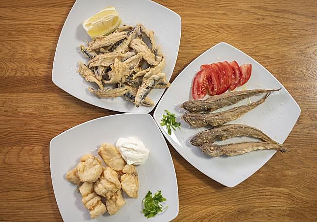 Raciones de pescaíto frito en el Bar Miguel