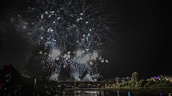 El Ayuntamiento de Badajoz intentará lanzar los fuegos artificiales el viernes o el sábado
