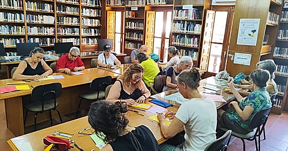 La biblioteca de Losar de la Vera se convierte en espacio de encuentro y bienestar