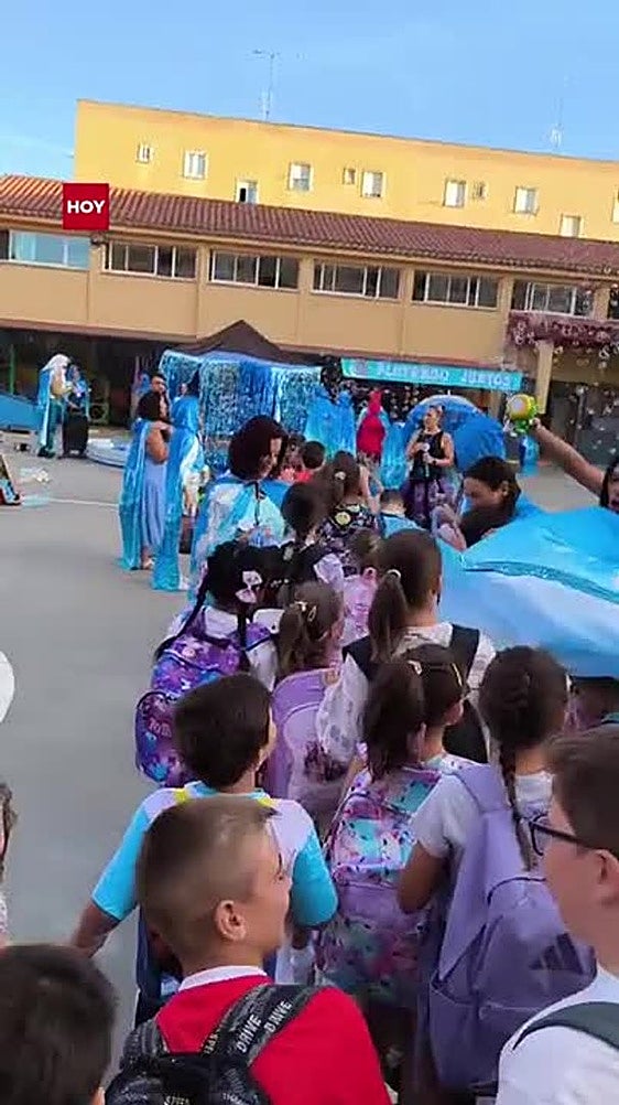 Así reciben a los alumnos del CEIP Luis Vives en su primer día de cole