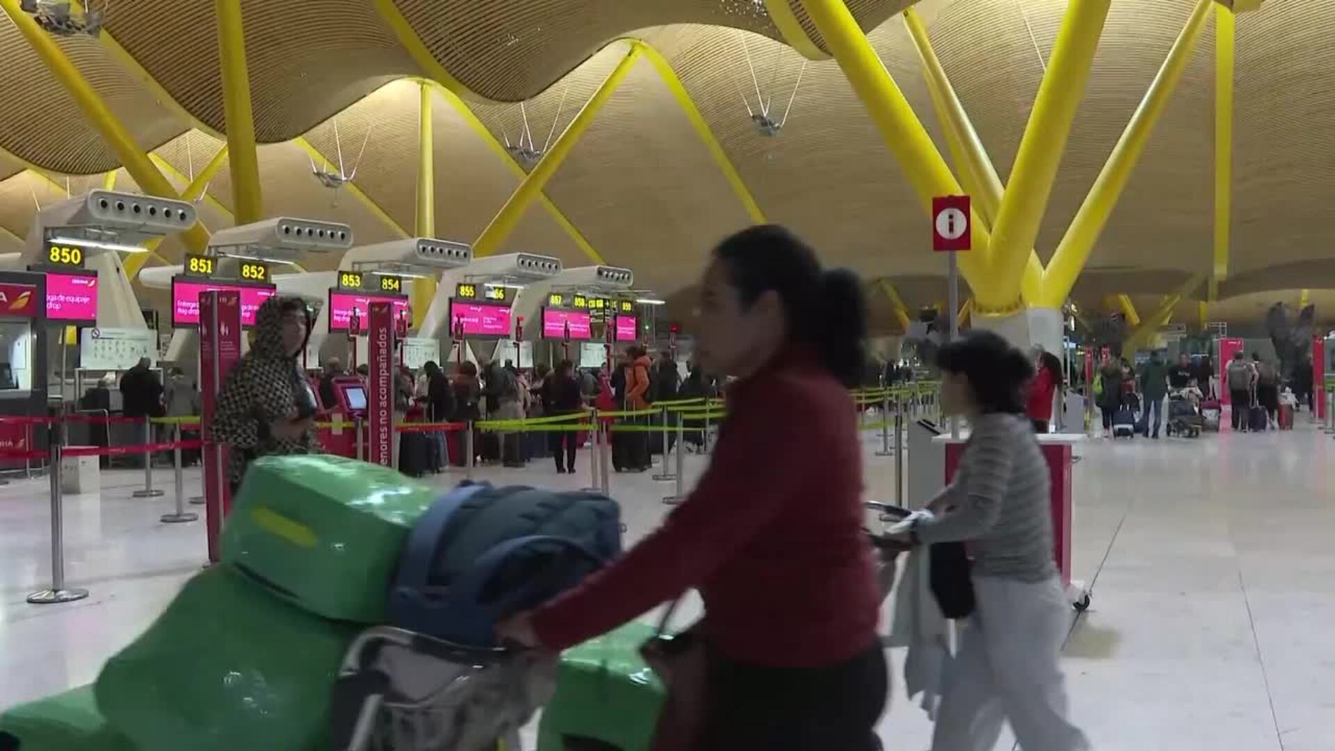 Los aeropuertos españoles operan 4.420 vuelos en el último día de 2025