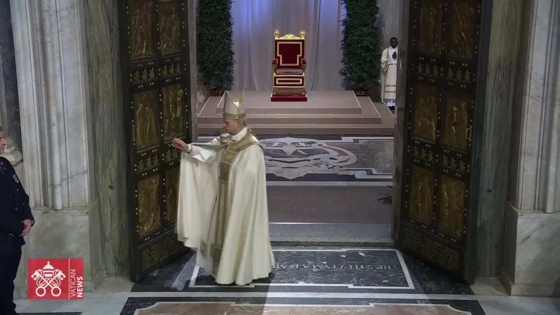León XIV cierra la Puerta Santa del Vaticano y clausura el Jubileo
