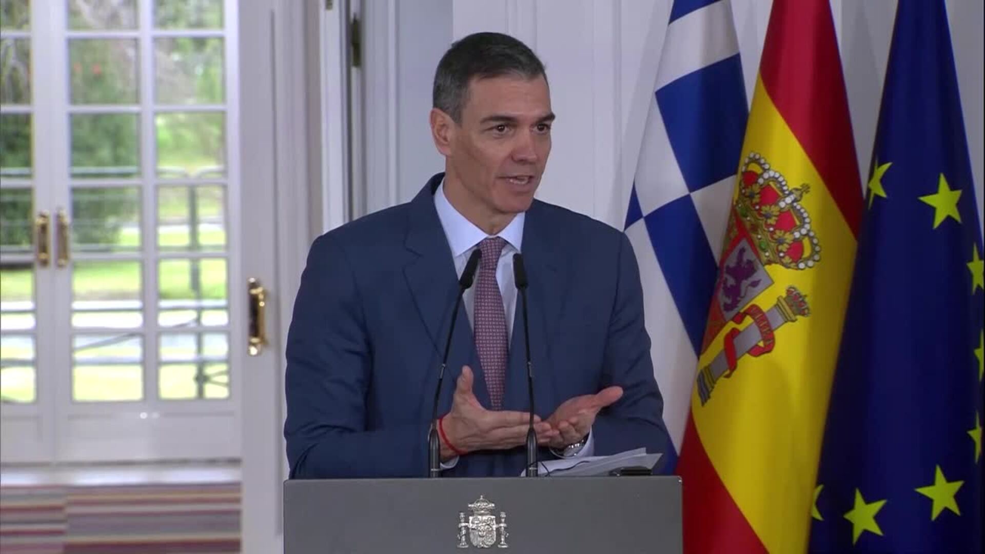 Sánchez dice que manifiesto de Jordi Sevilla le llama la atención, pero respeta las opiniones