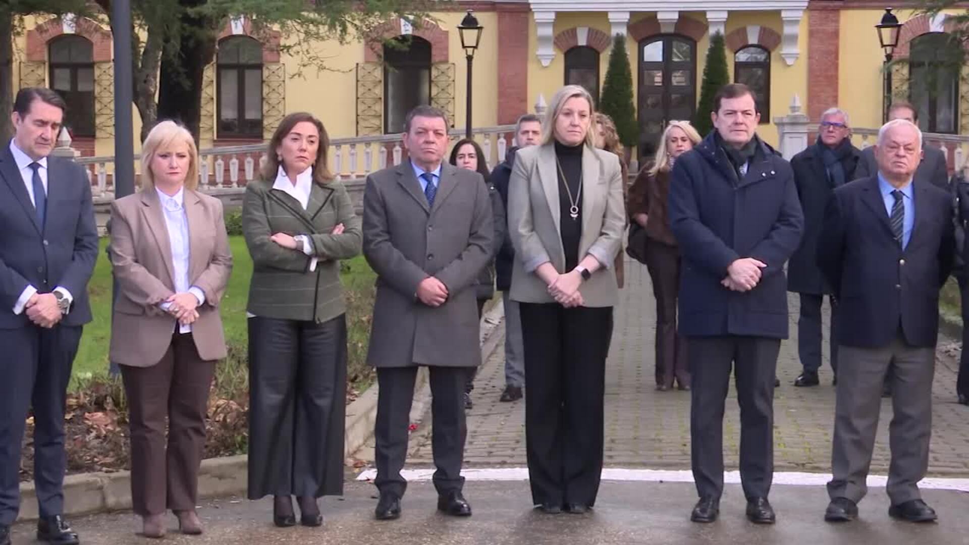 Mañueco y su Gobierno recuerdan a las víctimas: "La muerte nunca se espera donde nos aguarda"