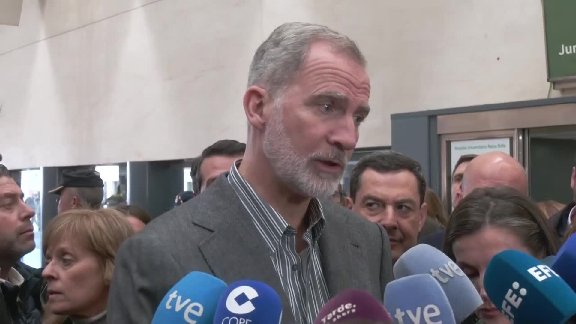 Los Reyes Felipe y Letizia, desolados tras visitar a las víctimas del accidente de Adamuz