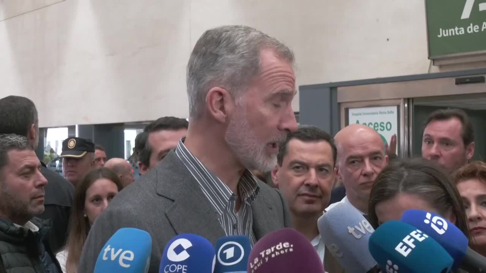 El Rey valora el "nivel" de respuesta de país al "golpe" del accidente de Adamuz con su sanidad