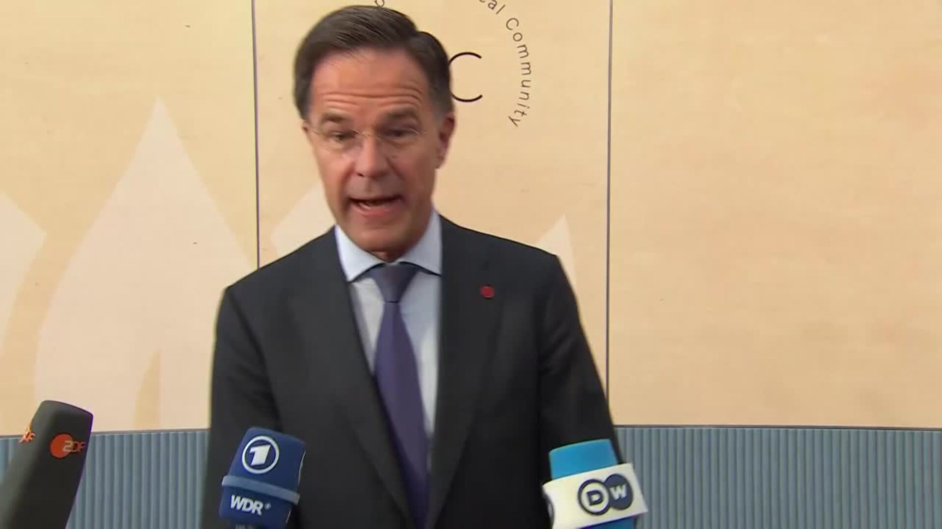 Trump retoma su trayecto a Davos tras regresar a EEUU por un fallo en el avión presidencial