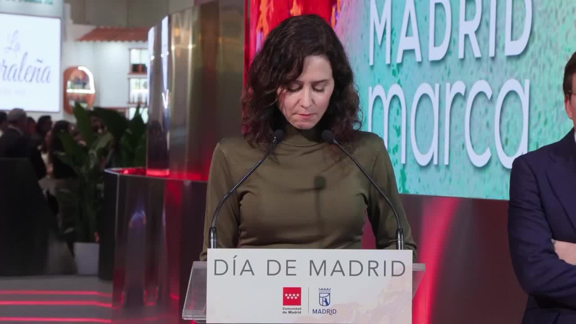 Ayuso cree que "lo normal" es pedir responsabilidades en Adamuz