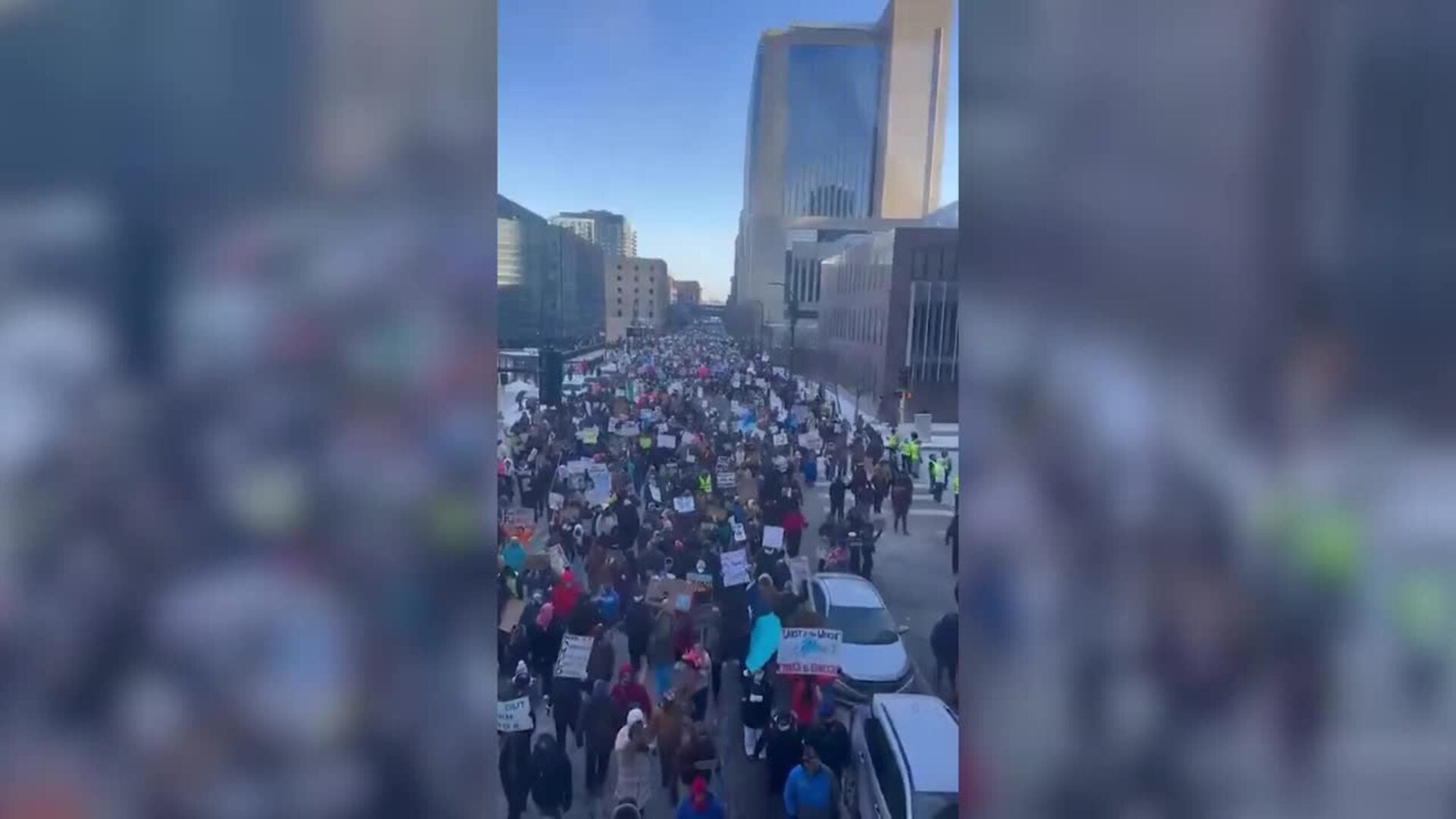 Miles de personas se manifiestan en Minneapolis en una nueva jornada de protesta contra el ICE