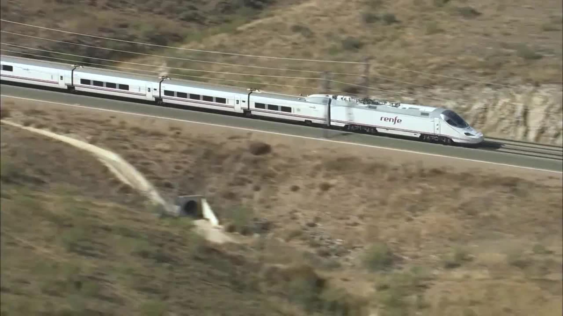 Adif reduce la velocidad máxima a 80km/h en un tramo de línea Madrid-Barcelona por una rotura