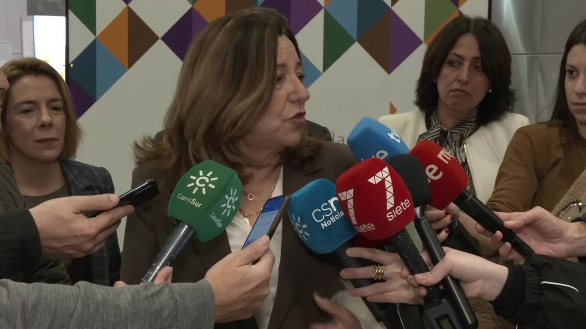 Castillo afirma que "para luchar contra el acoso" escolar "tenemos que participar todos"