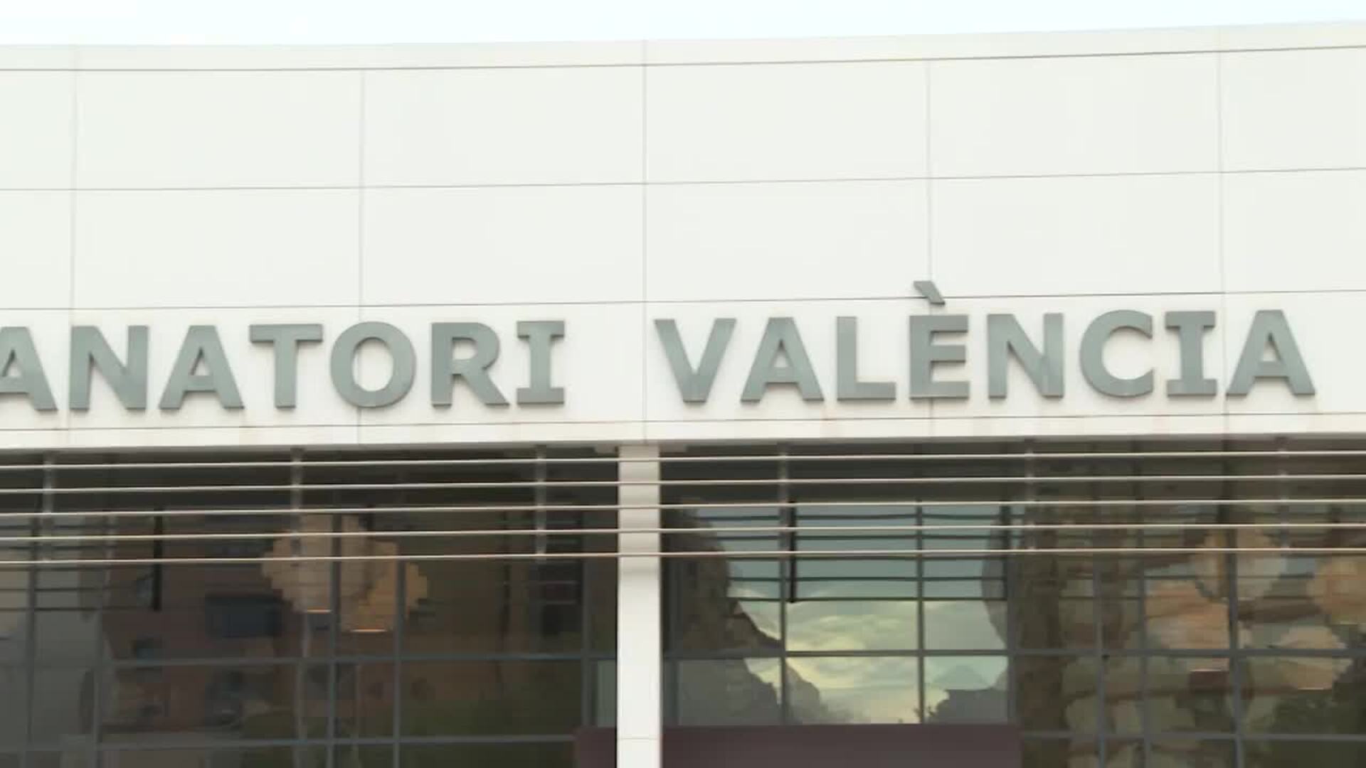 Dolor en la capilla ardiente de Fernando Esteso: "Andrés Pajares está destrozado"