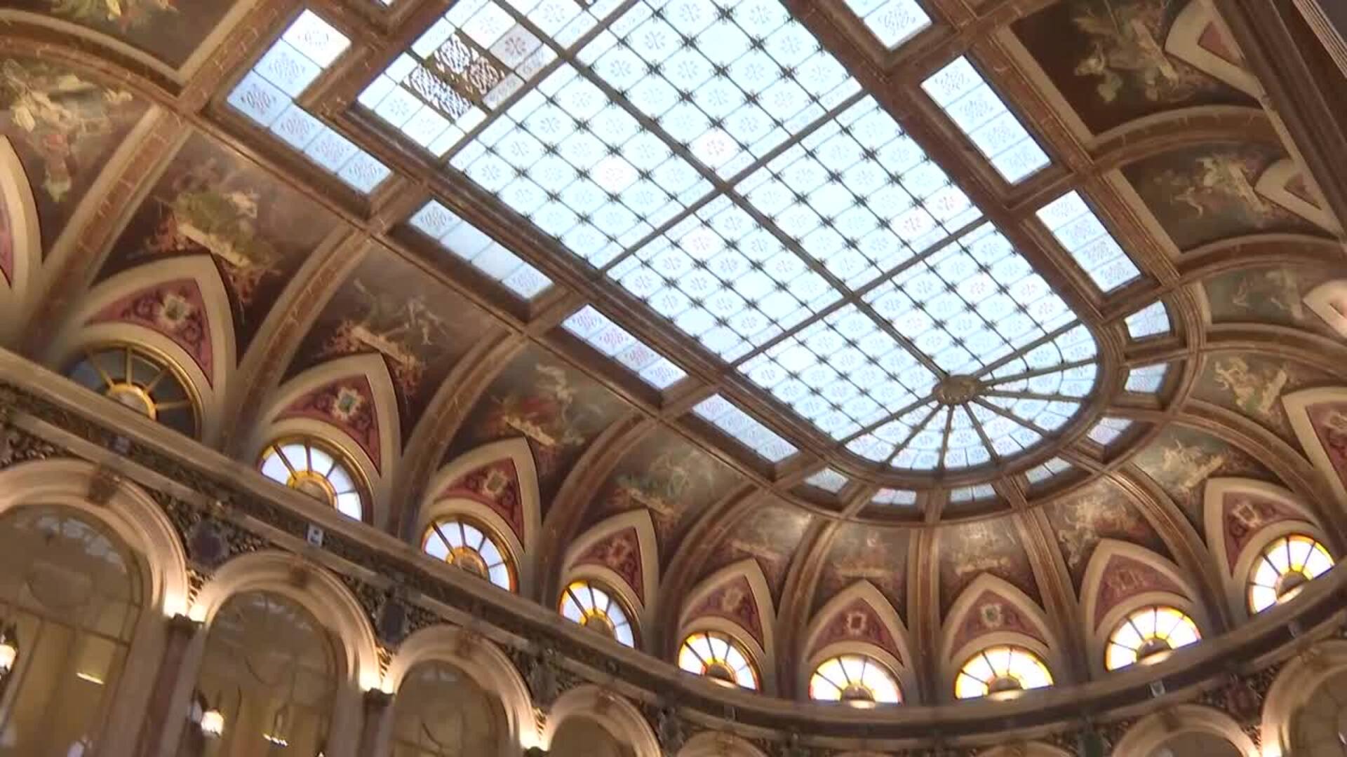 El Ibex 35 redobla sus máximos y toca los 18.000 puntos por primera vez en su historia