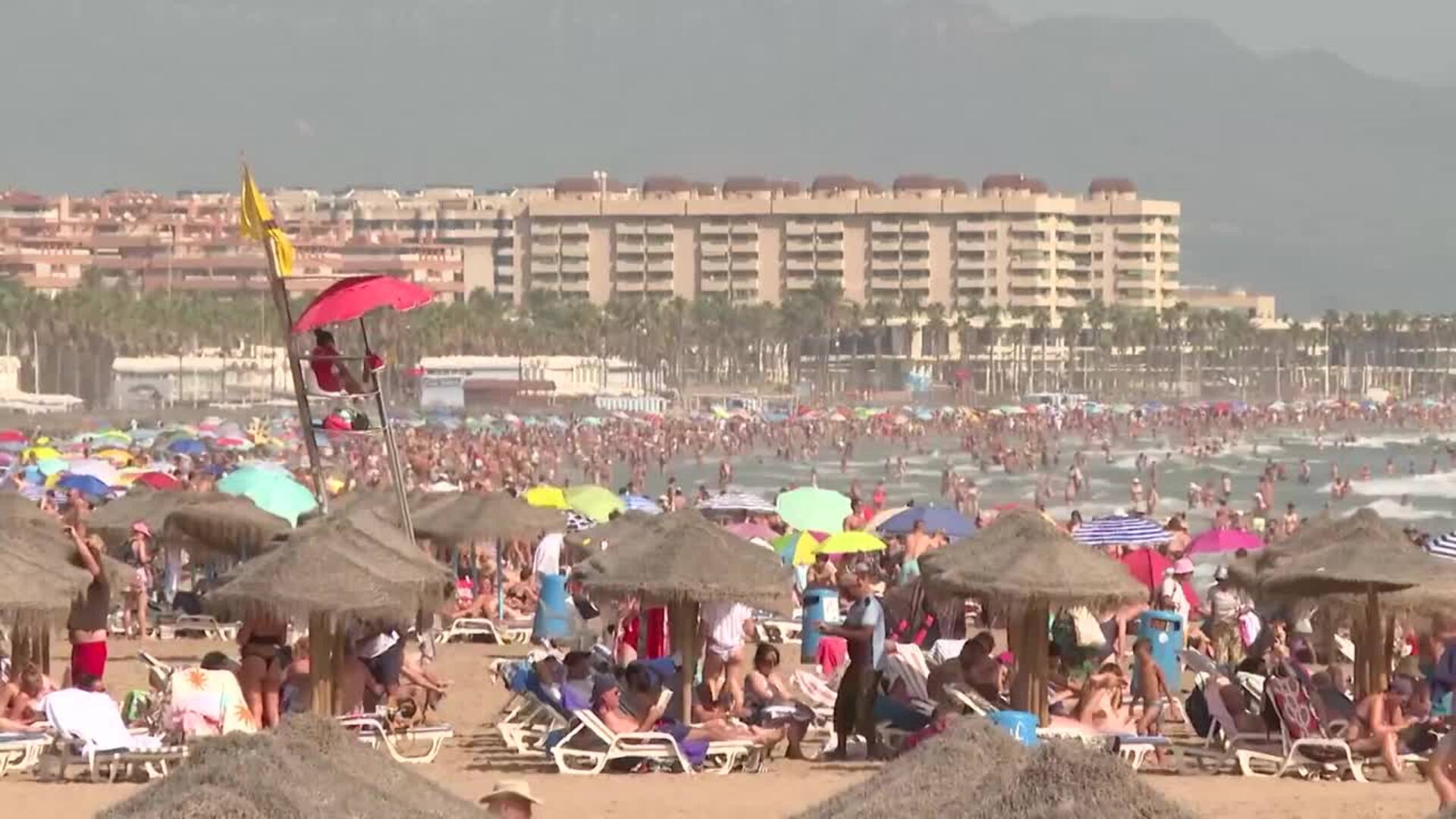 España cierra 2025 con récord: 96,8 millones de visitantes y 134.712 millones de euros en gasto