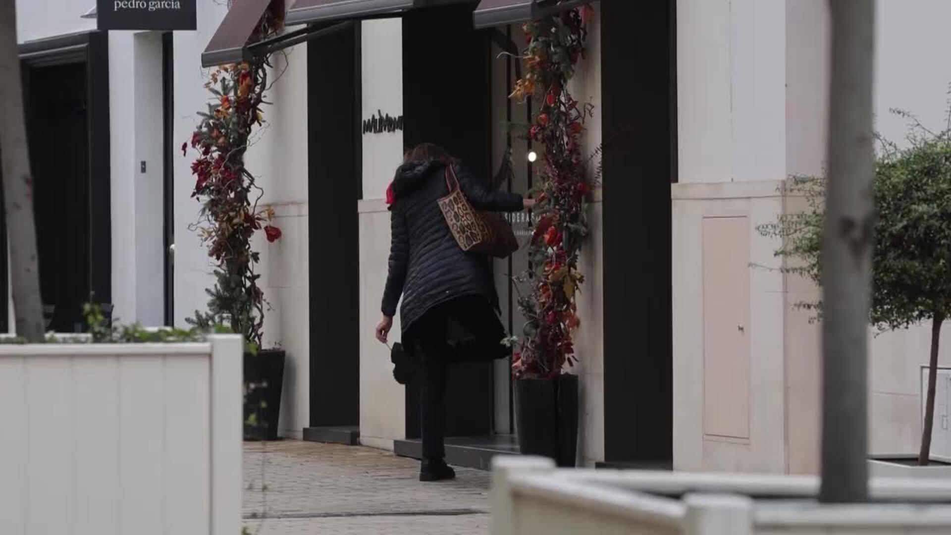 Ernesto de Hannover y Claudia Stilianopoulos, muy cómplices y divertidos por Madrid una vez más