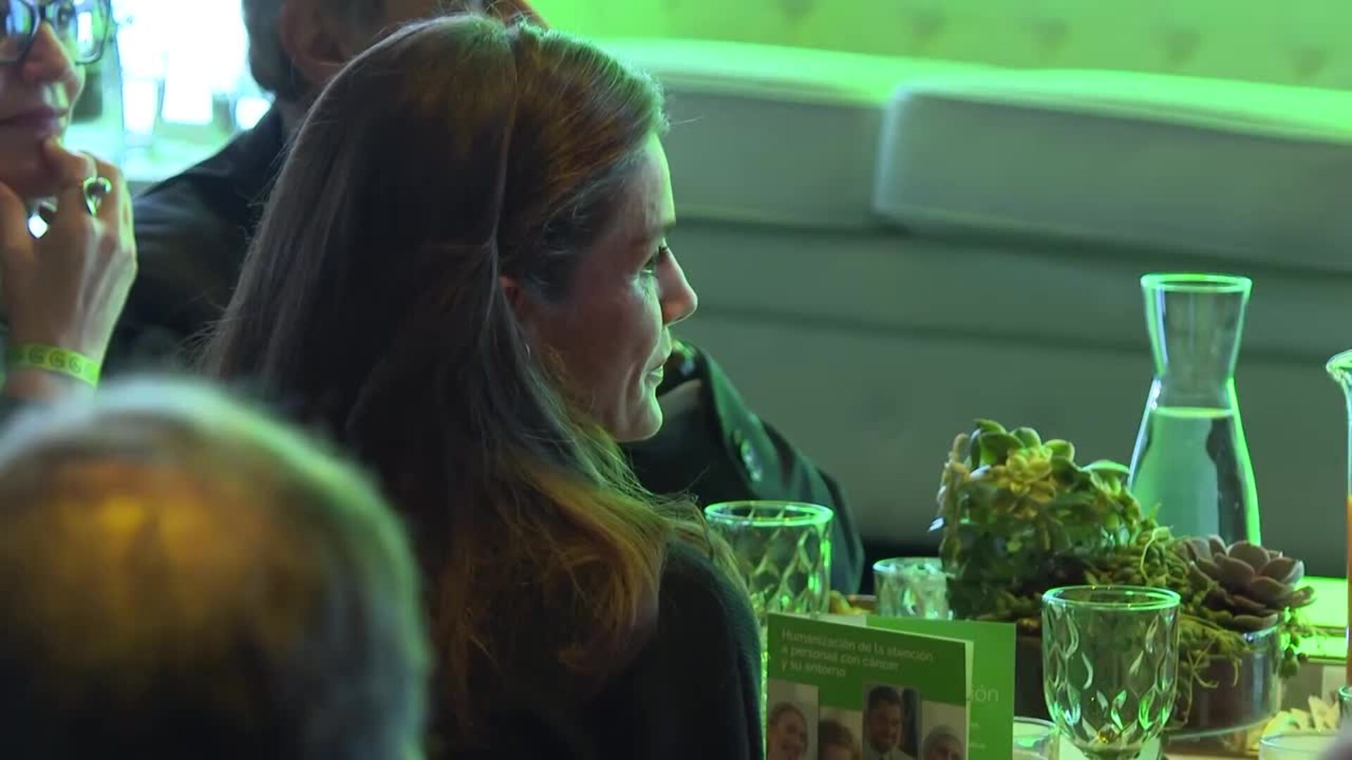 La Reina Letizia apuesta todo al negro con un ajustado vestido de punto