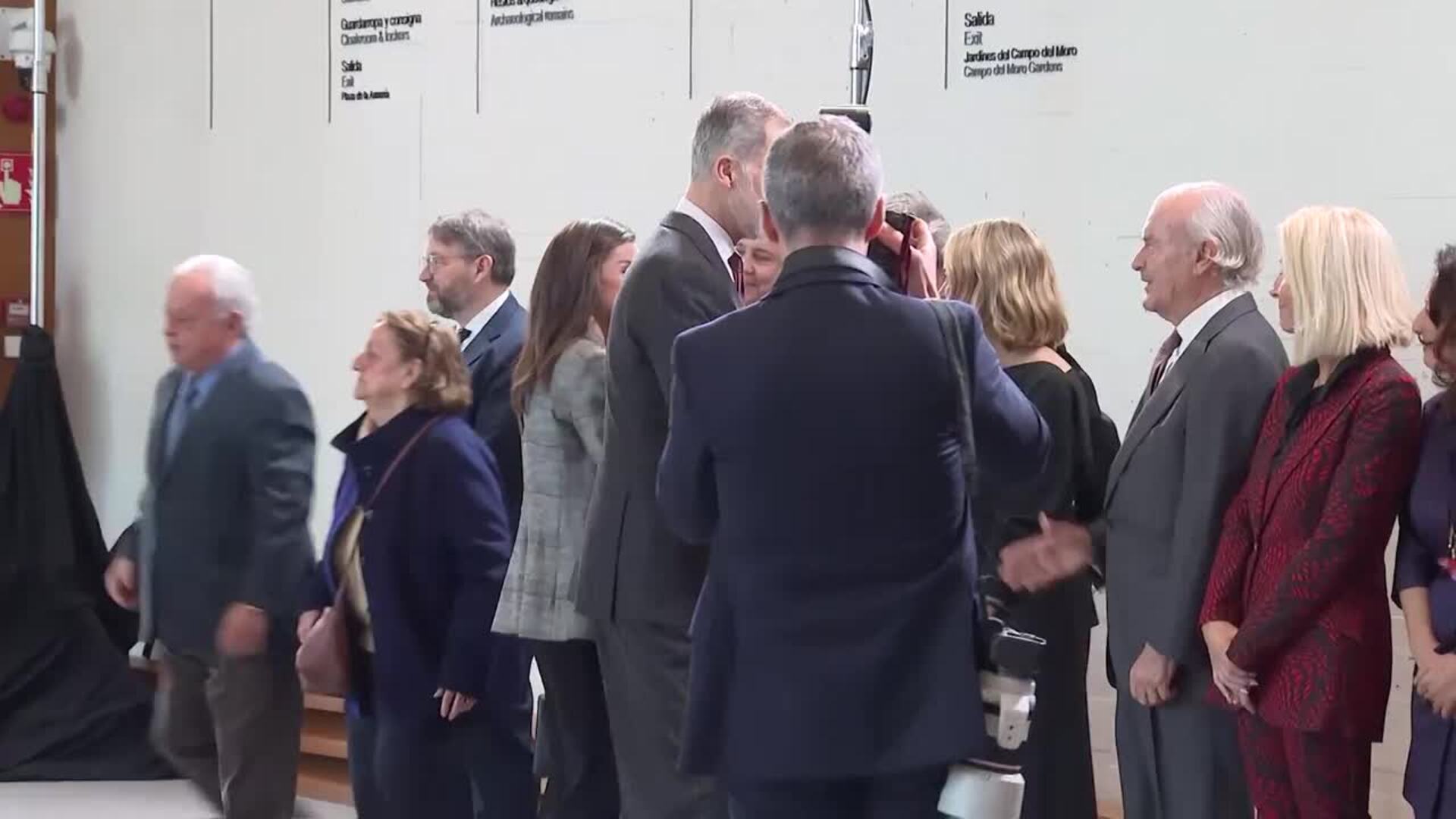 La Reina Letizia reinventa su blazer de cuadros Príncipe de Gales más versátil