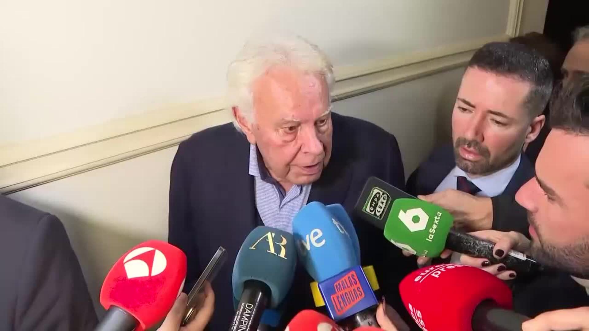 Felipe González dice que Sánchez "no es responsable de nada" sobre los resultados en Aragón