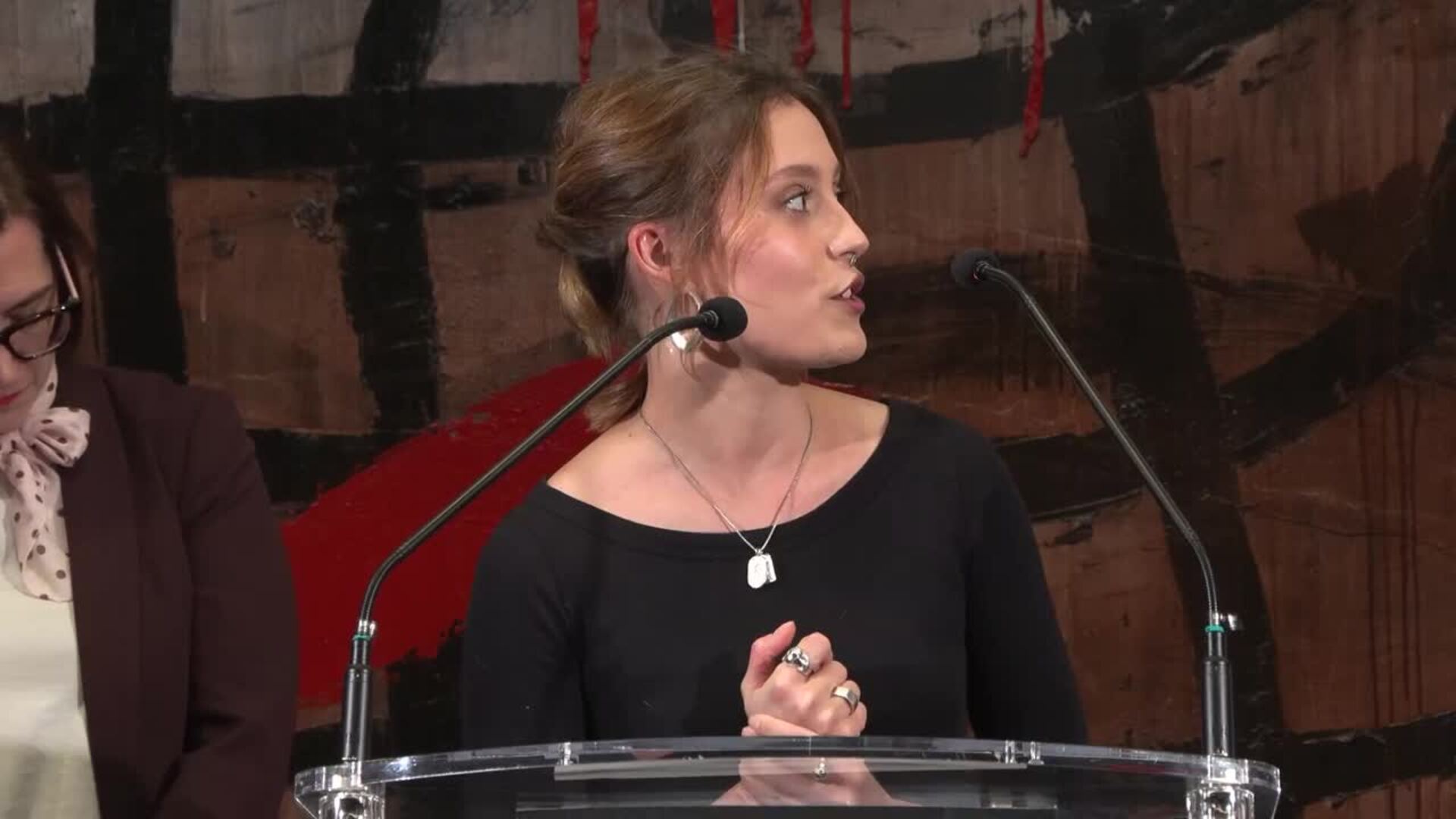 La adaptación de "Panorama desde el puente" aborda el honor, el amor, la familia y la traición