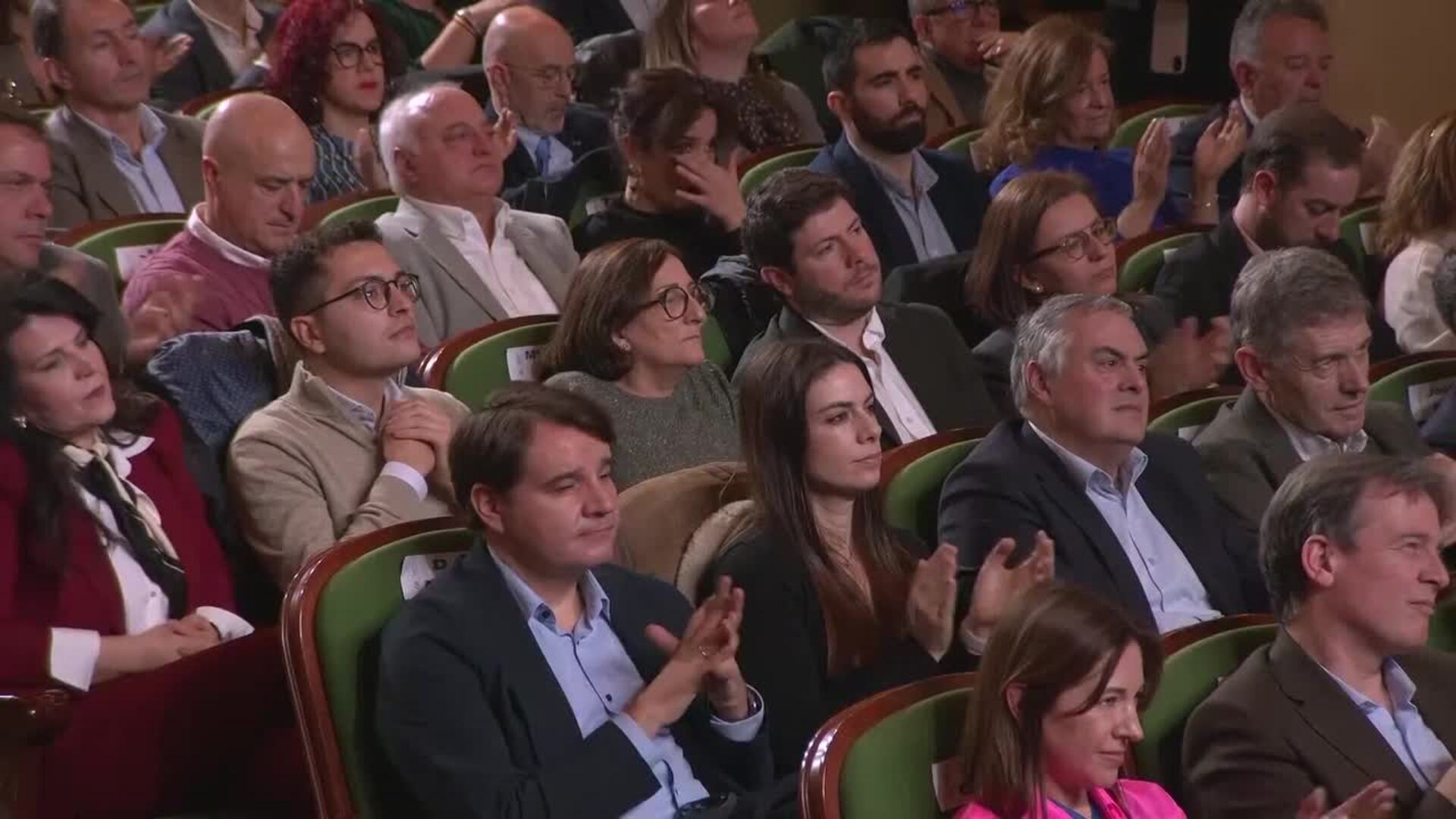 Mañueco llama a los líderes del PP a "no dejarse avasallar" y descarta pactar con el PSOE