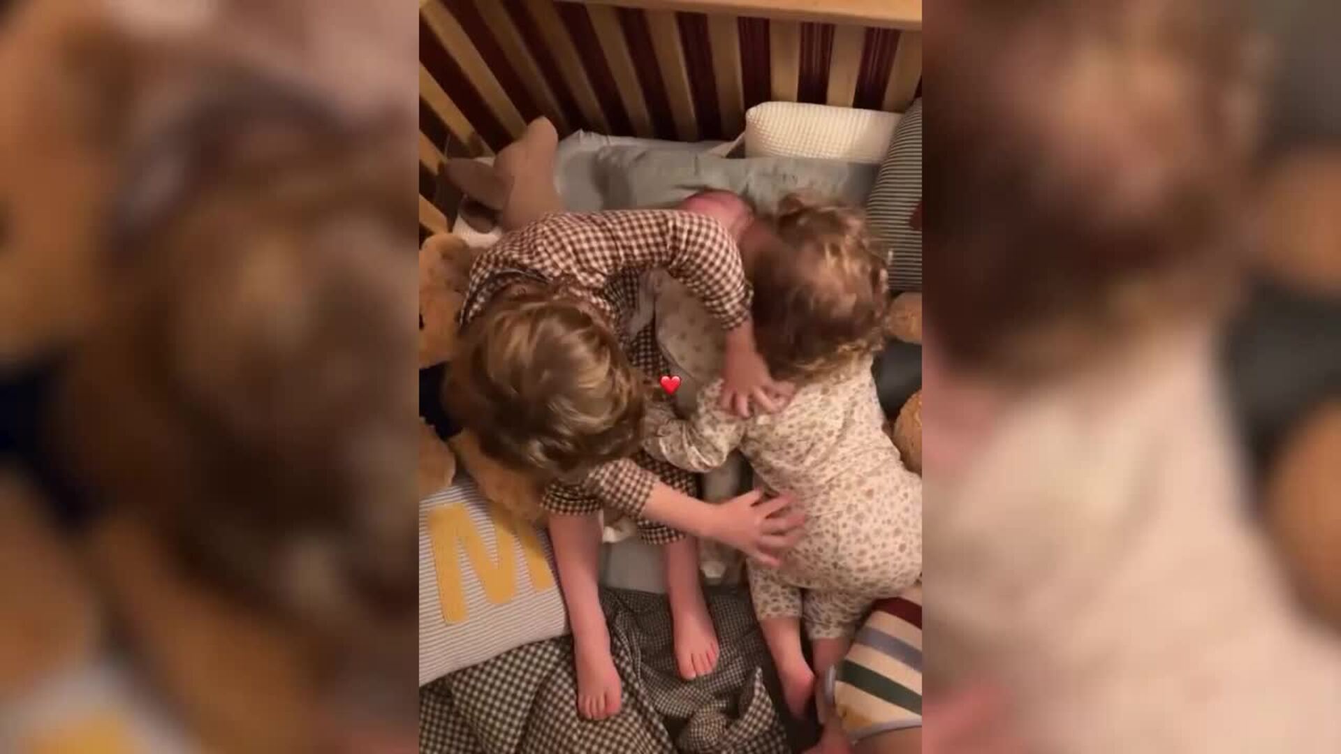 María Pombo comparte los primeros juegos de sus tres pequeños