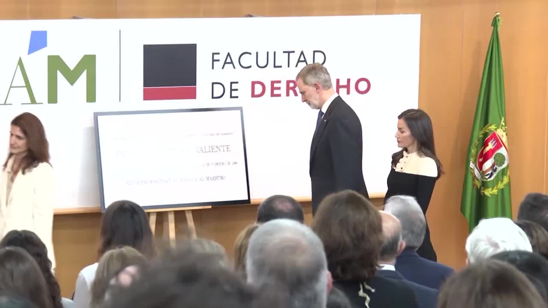 Los Reyes llaman a recordar a las víctimas de ETA