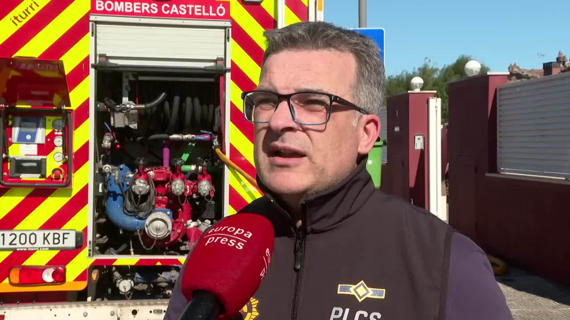 Las autoridades de Castellón recomiendan permanecer en los hogares por el fuerte viento