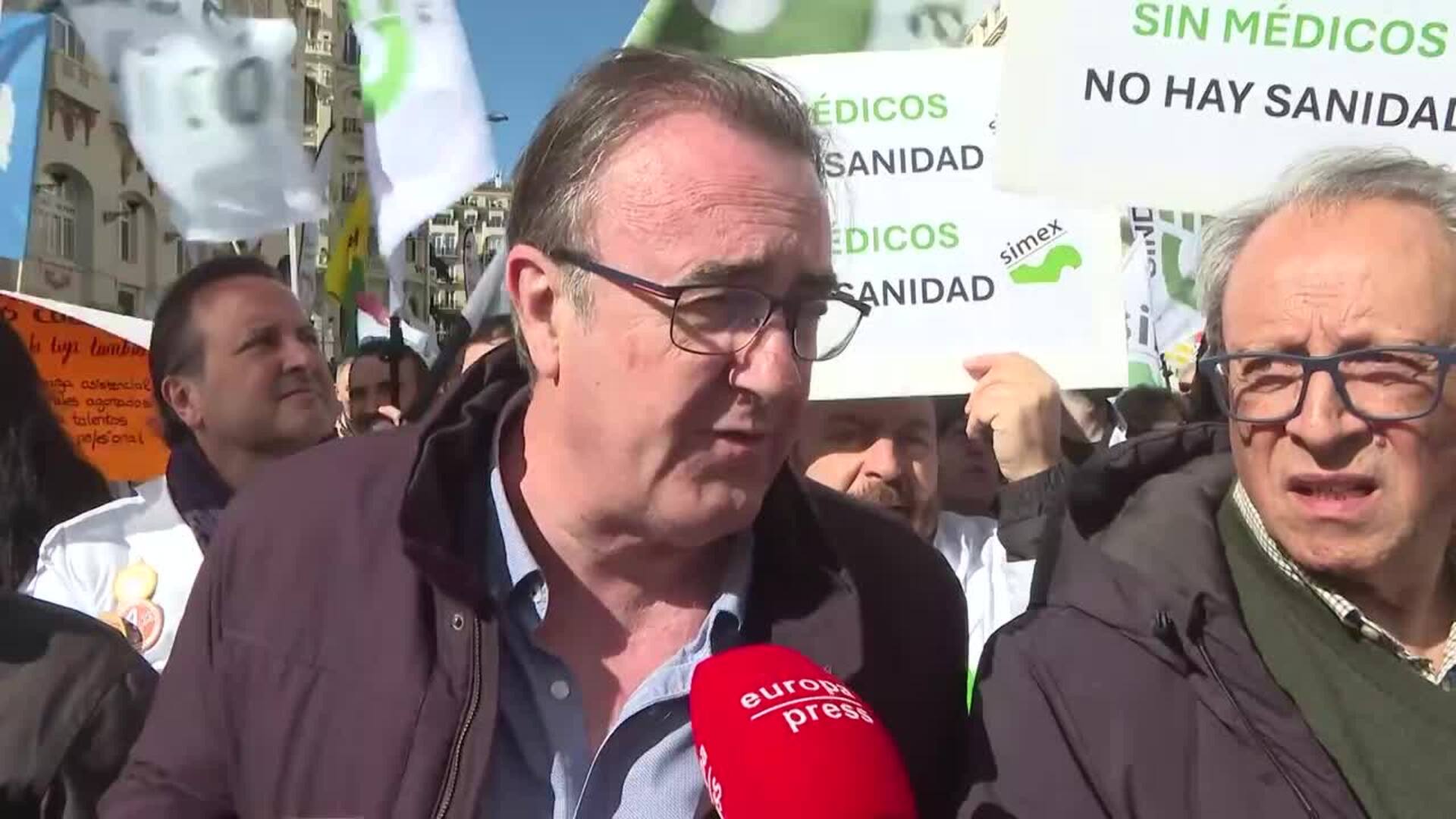 Médicos y facultativos se manifiestan por un estatuto marco propio antes de la huelga de 5 días