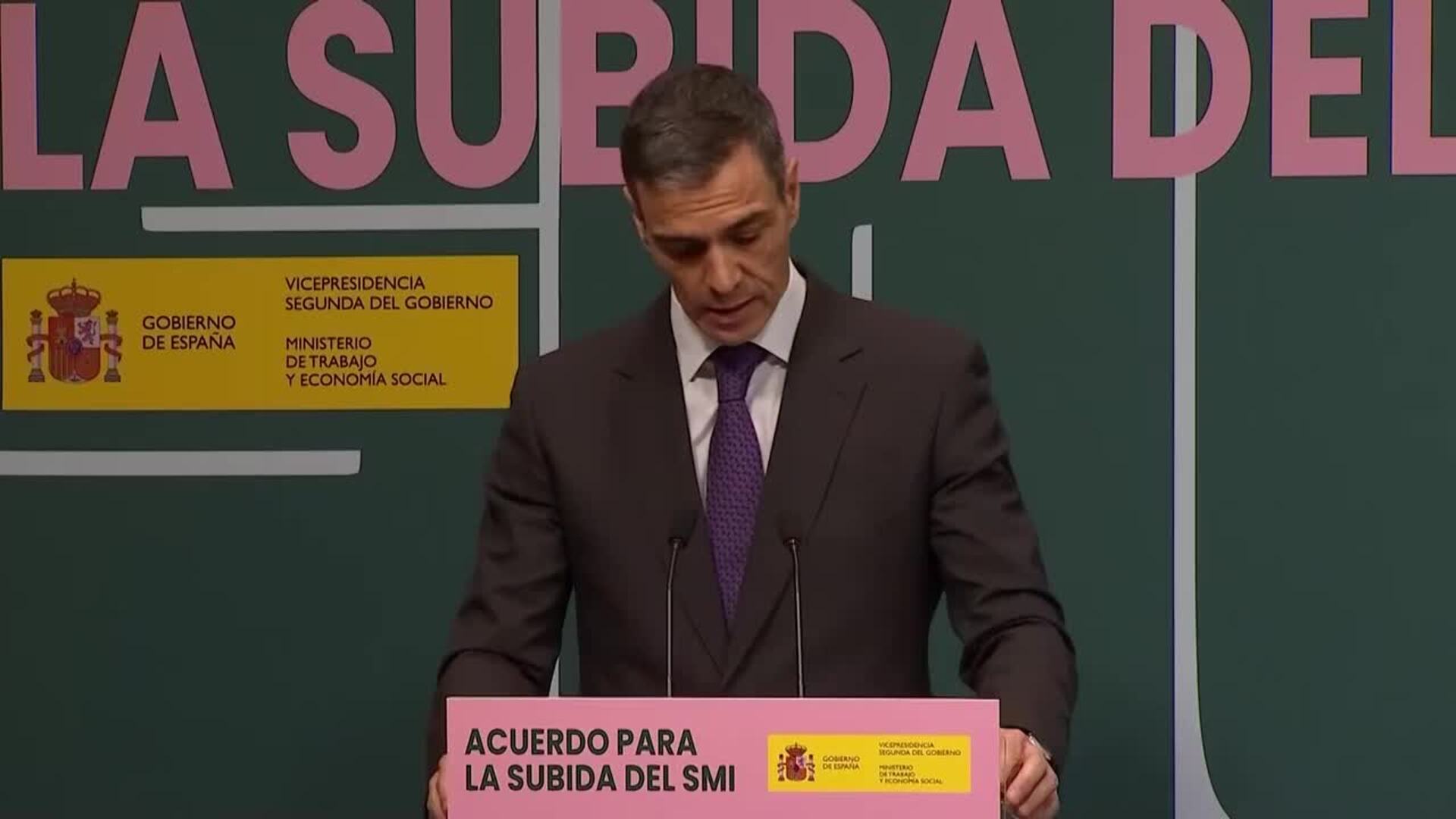 Sánchez recrimina a CEOE que "se borre" de la subida del SMI y le insta a "pagar más"