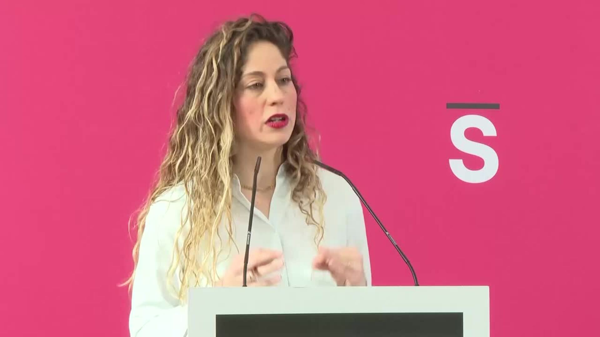 Sumar se opondrá a la "retrógrada" iniciativa de Vox para prohibir el burka