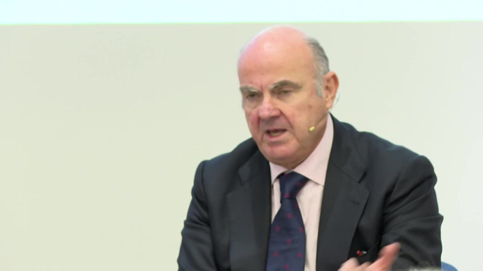 De Guindos afirma que no tiene "ninguna indicación" sobre la posible salida de Lagarde del BCE