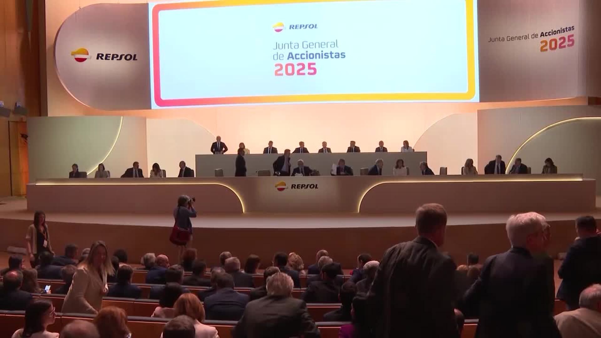 Repsol eleva un 8% sus ganancias en 2025 y dispara retribución a sus accionistas