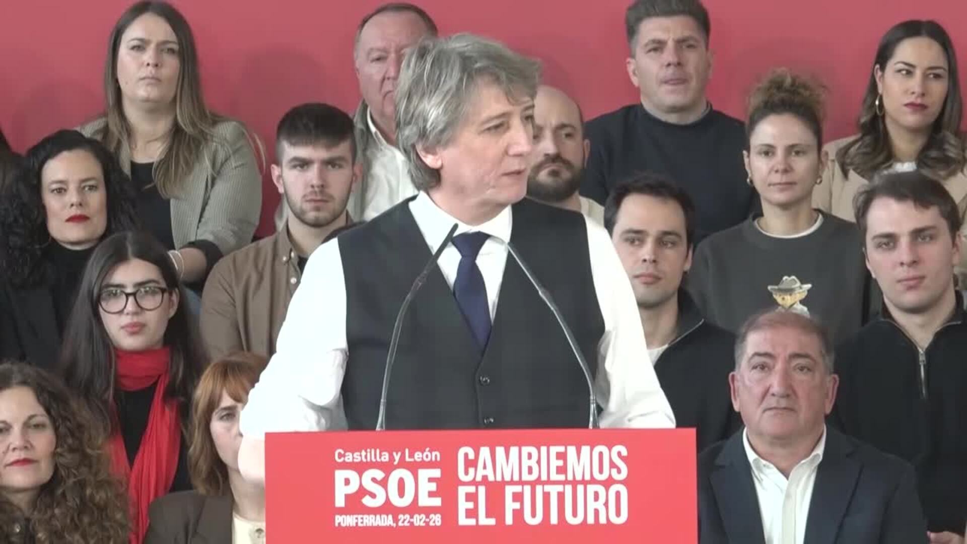 Martínez recuerda a las cuatro víctimas de la violencia machista y los dos hijos