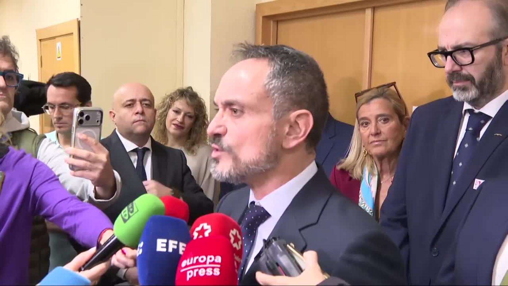 El alcalde de Móstoles acusa al PSOE de alentar bulos y la izquierda vuelve a pedir su dimisión