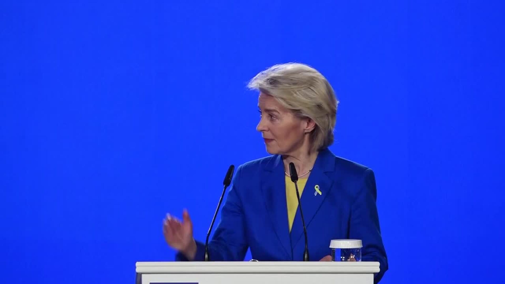 Von der Leyen avisa a Orbán de que la UE entregará el préstamo de 90.000 millones a Kiev