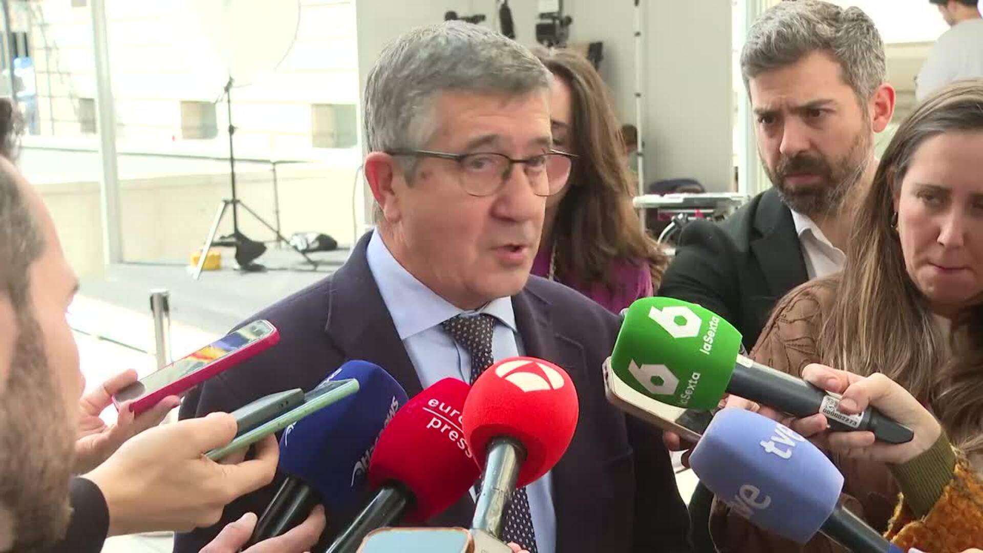 Patxi López expresa "respeto, confianza y gratitud" a Yolanda Díaz