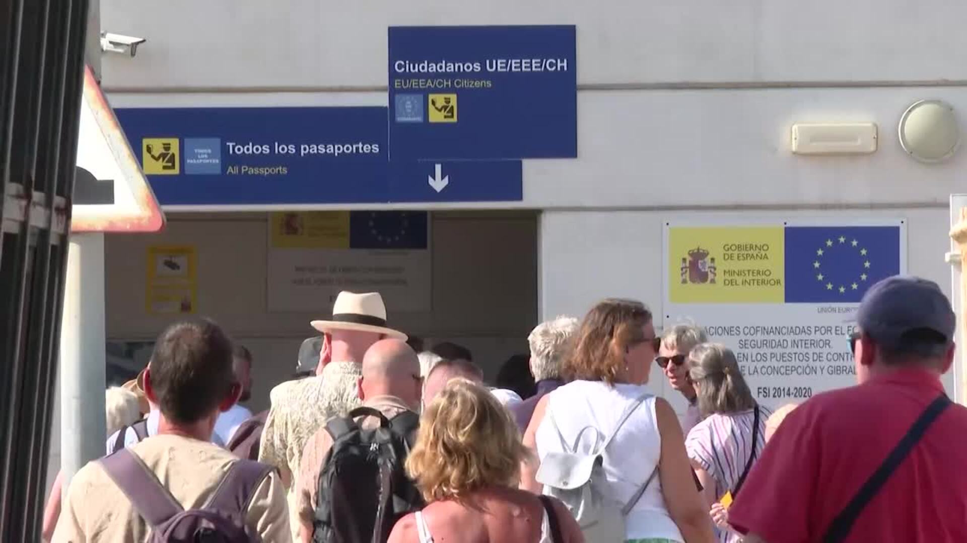 Albares remite el acuerdo de Gibraltar a Junta y alcaldes y pide comparecer en el Congreso