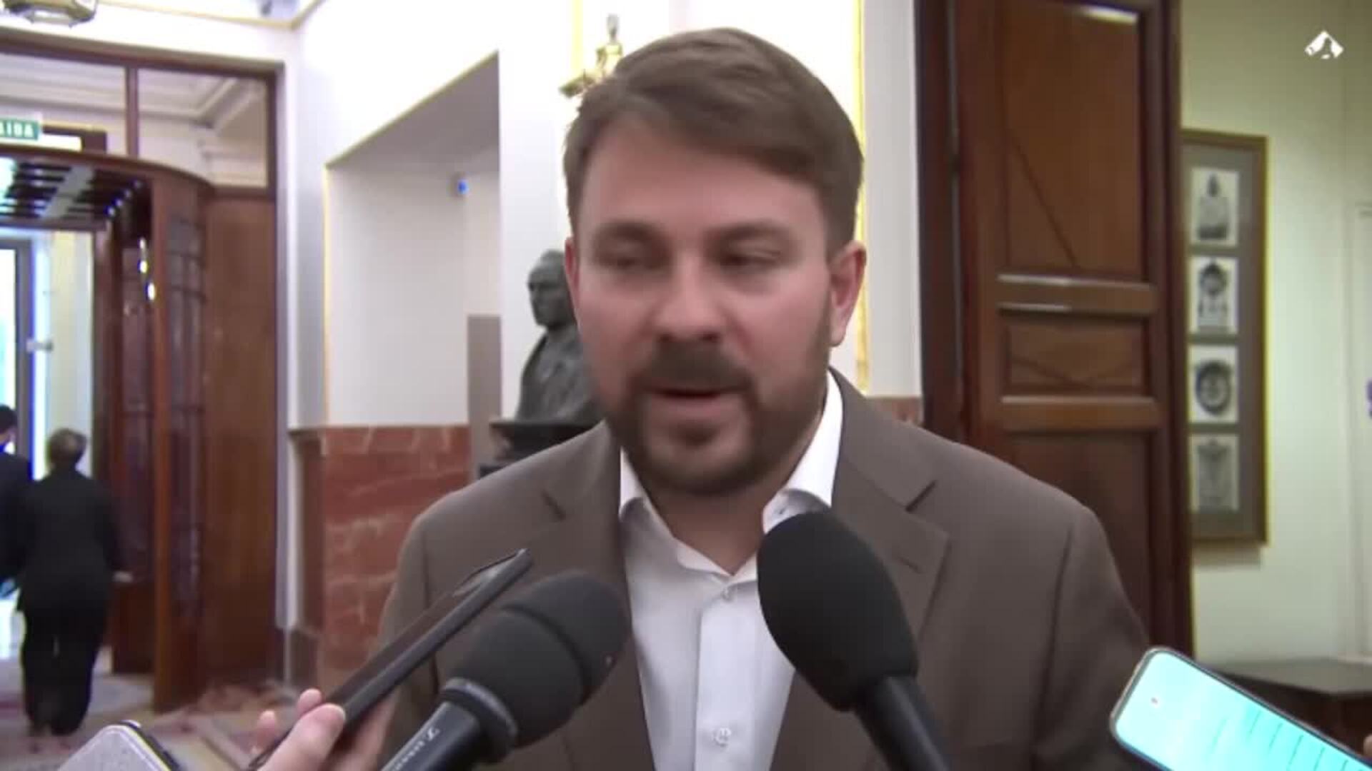 Compromís asegura que la renuncia de Díaz "es generosa" cuando la izquierda quiere reunirse