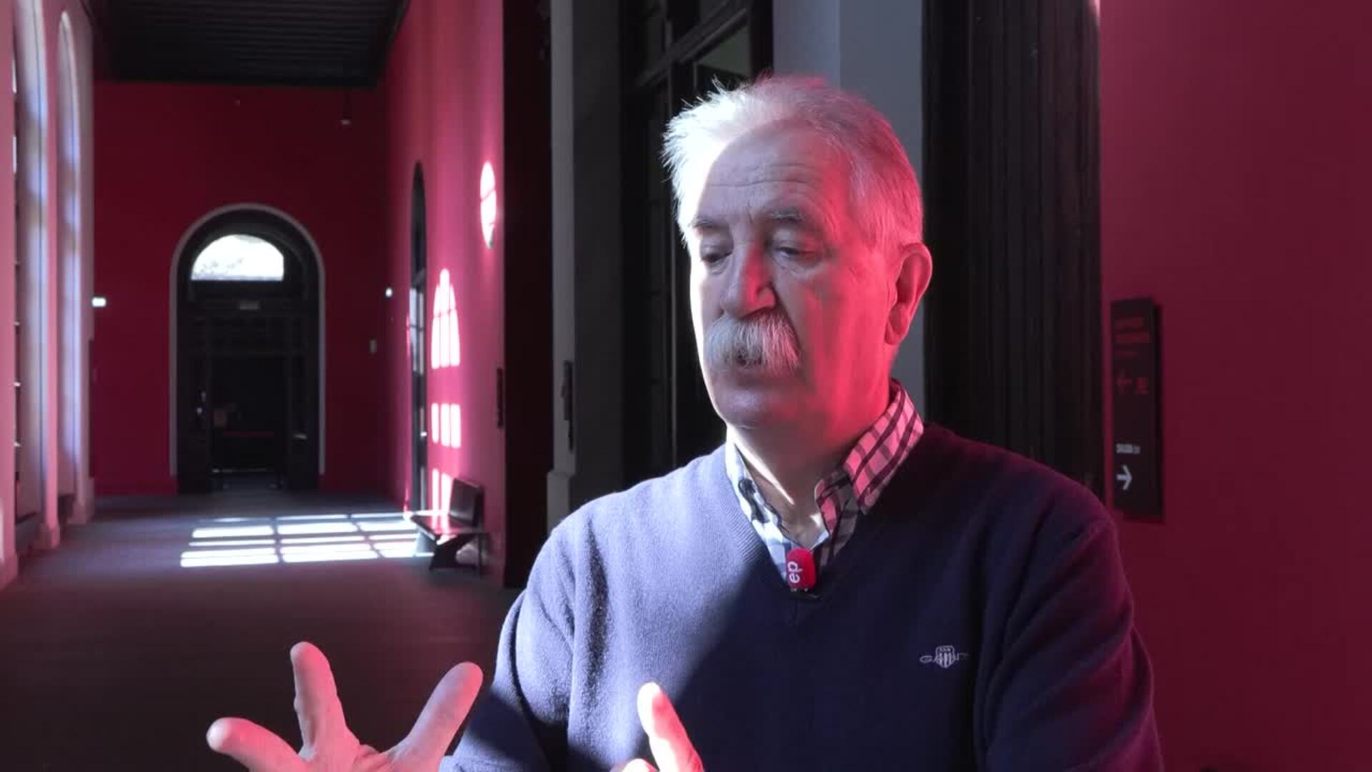 Javier Fernández dice que el Rey emérito "es una persona libre" y puede regresar a España