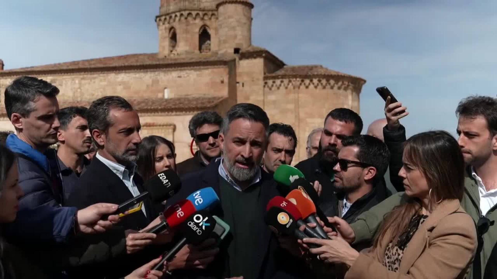 Abascal acusa a Sánchez de ser "el tonto útil de los peores regímenes"