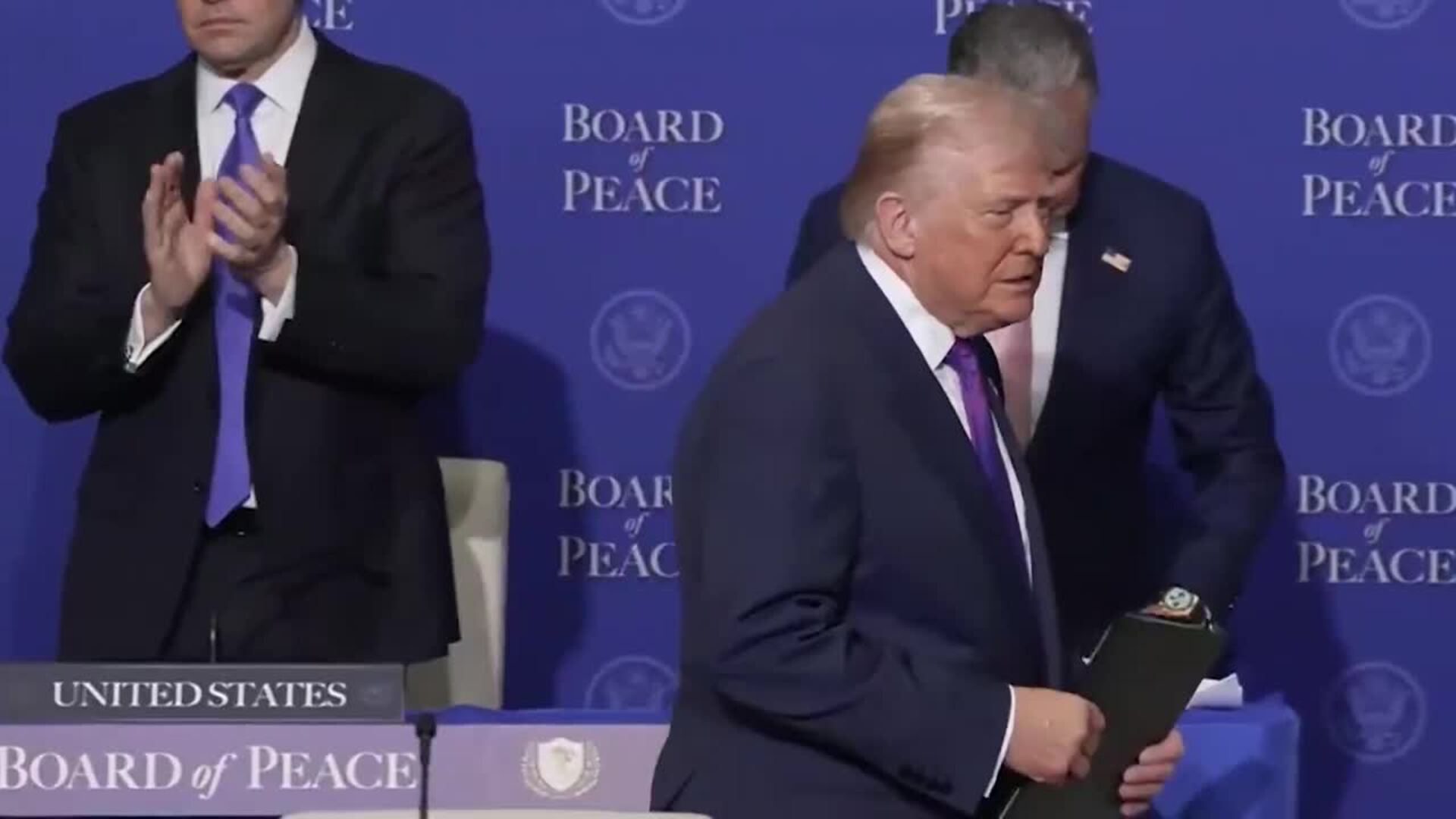 Trump tilda a España de "perdedor" y le acusa de ser "muy hostil" con la OTAN