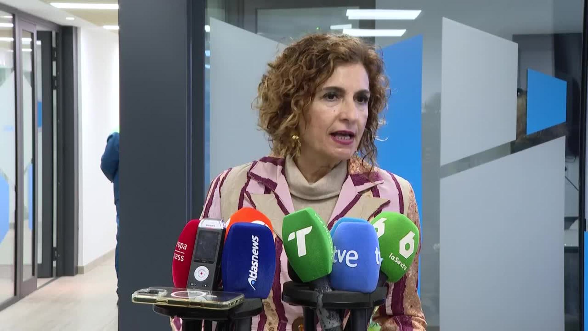 Montero se remite a Defensa para conocer el "detalle" del uso de bases