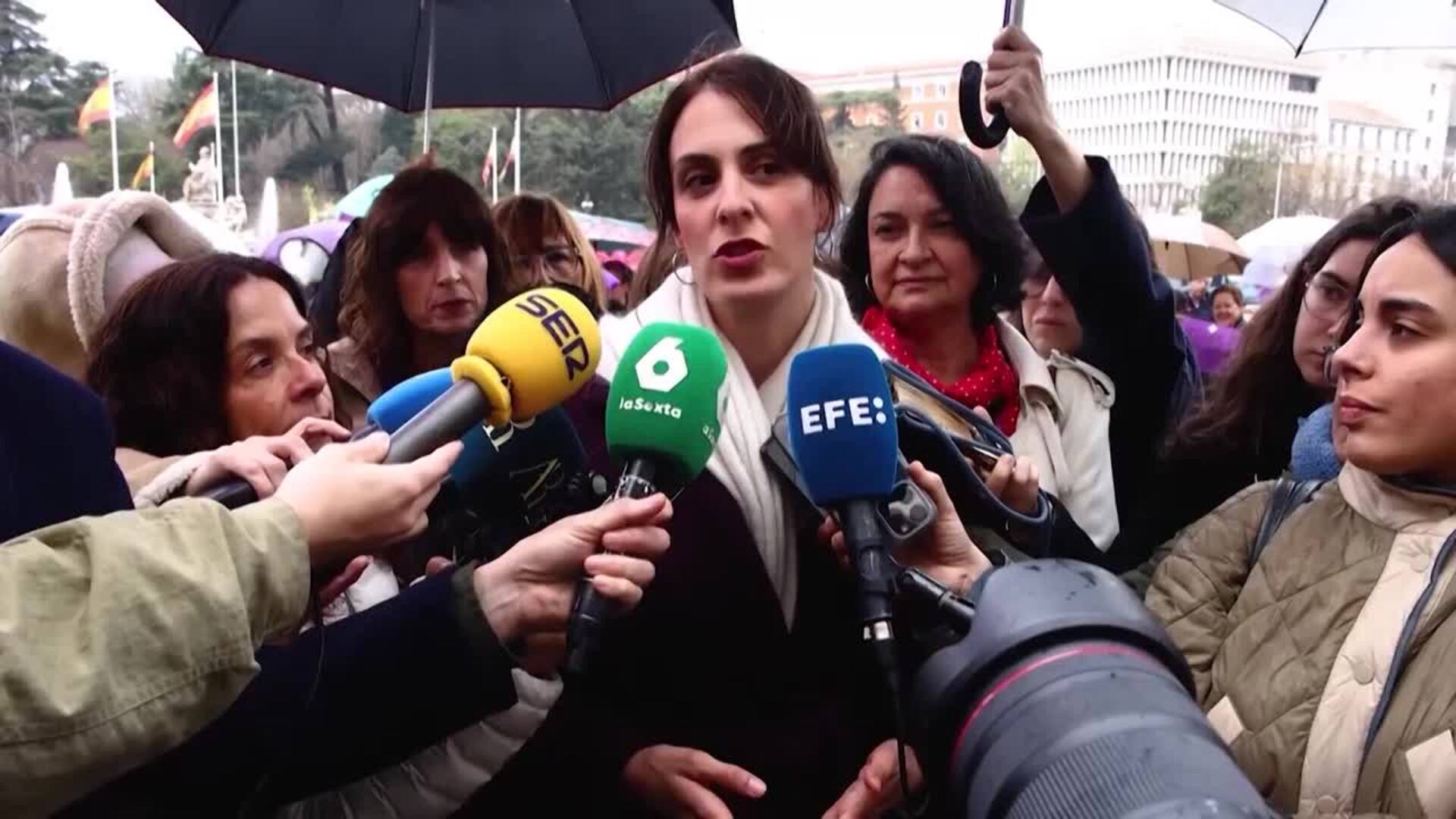 Rita Maestre, respaldada por sus compañeros, agradece la labor policial tras su caso de acoso