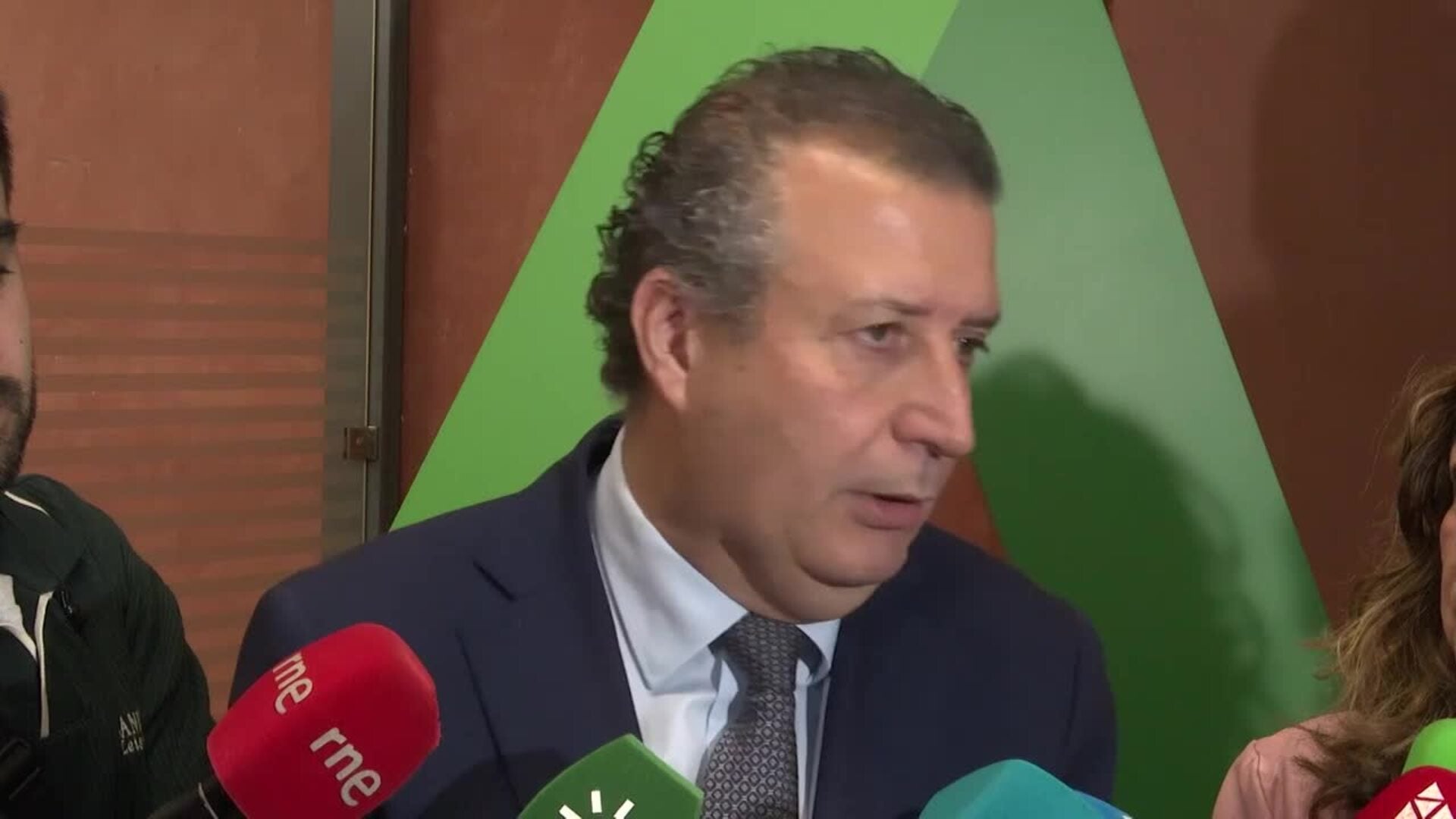 Diputación y Junta acuerdan garantizar la continuidad educativa del IES Híspalis