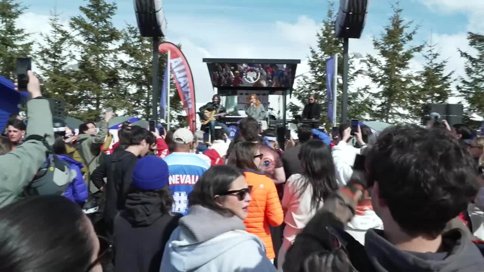 Nevalia cierra su quinta edición con el espectáculo de las Nervo y Leire Martínez