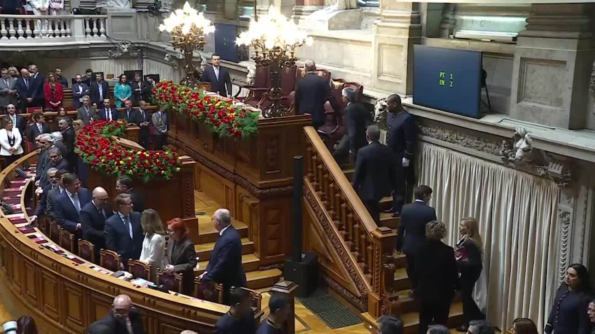 Seguro jura el cargo sobre la Constitución y promete ser el presidente de todos los portugueses